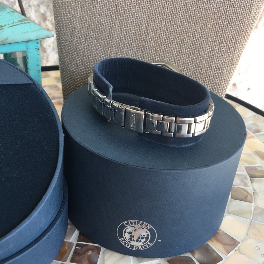 Citizens Eco Drive Breast Cancer watch - Picture 4 of 6